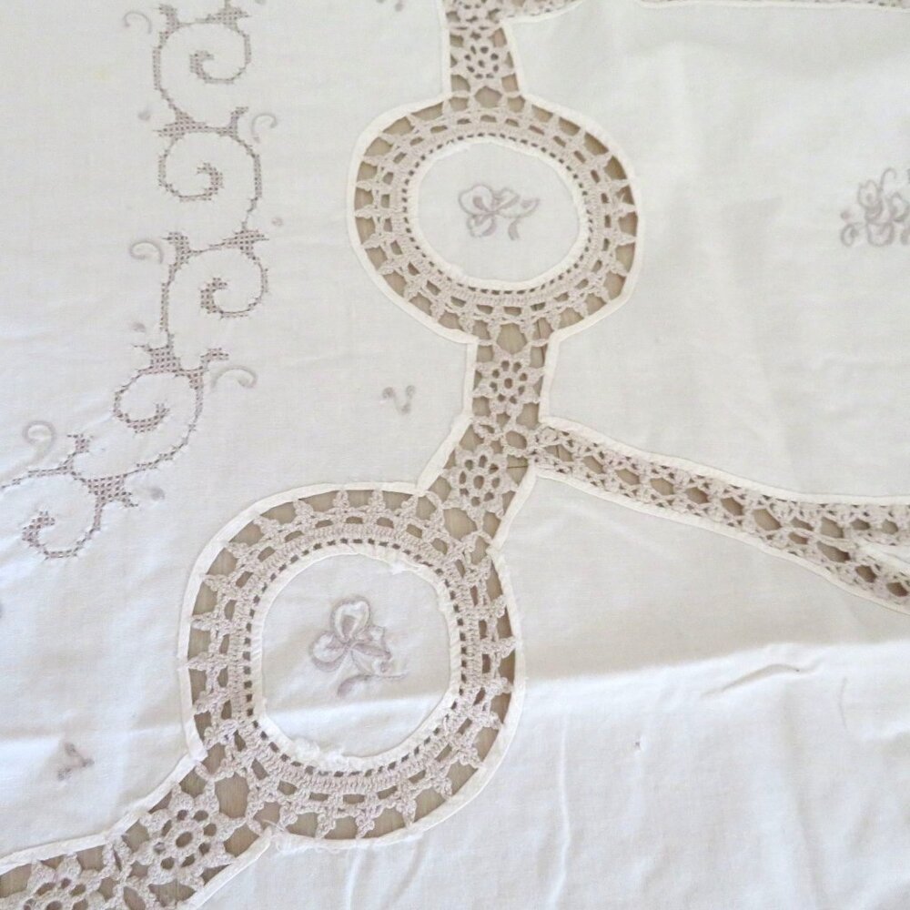Vintage Beige Cotton Tablecloth Embroidered Floral Crochet Lace Details 48 x 66 - Picture 10 of 12